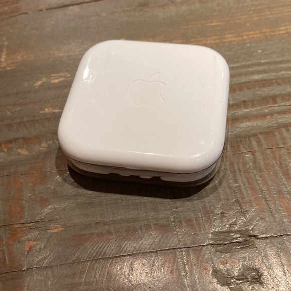 Apple earbuds - Picture 2 of 3